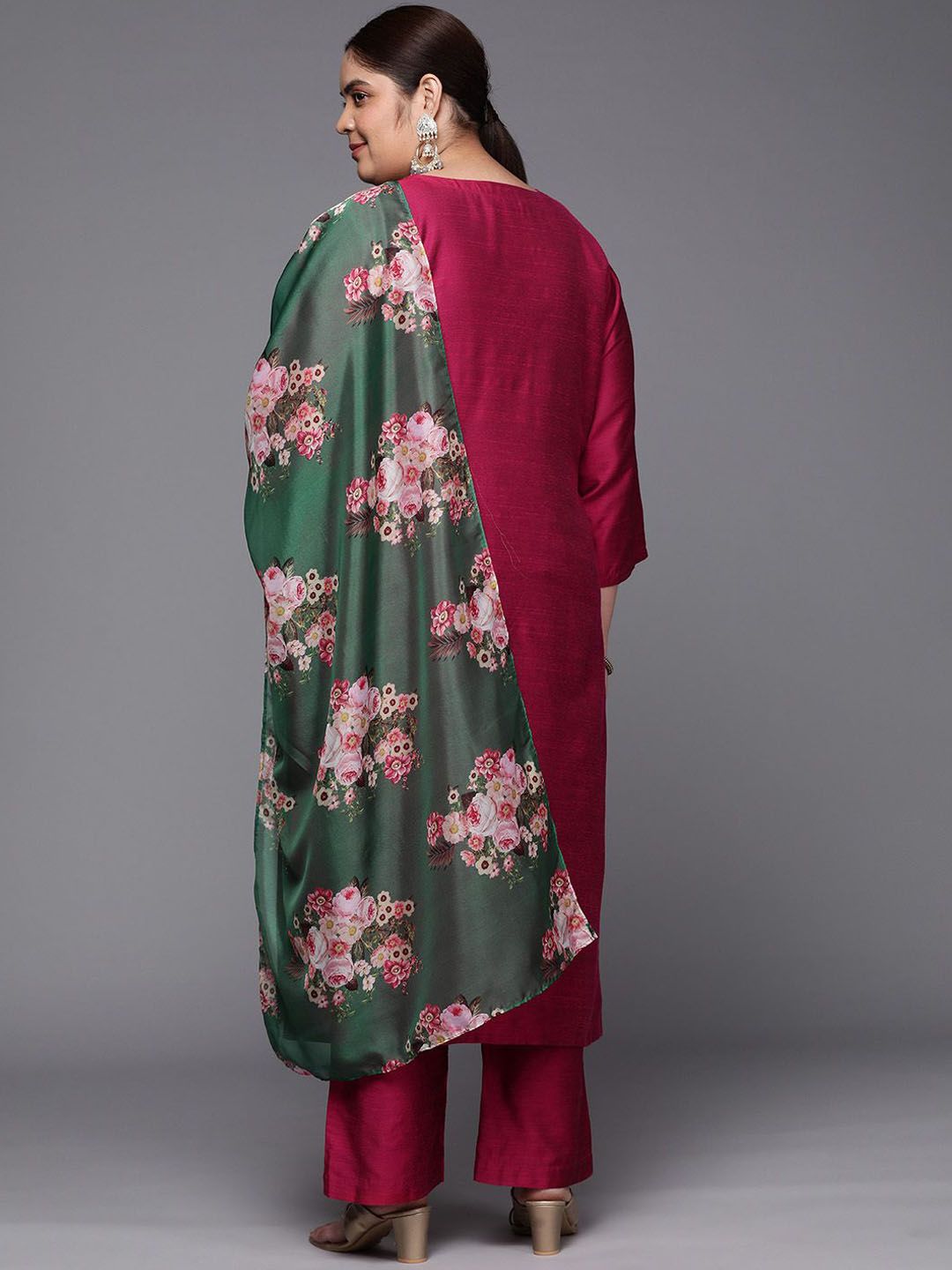 Sztori Plus Size Floral Embroidered Straight Kurta & Trousers With Dupatta