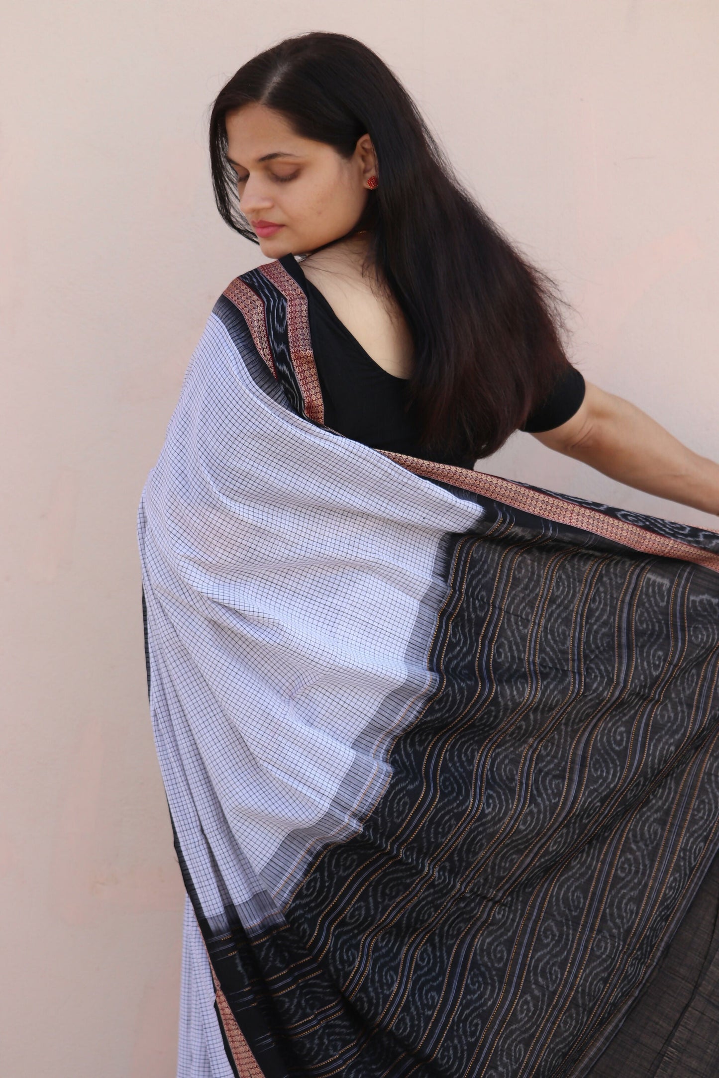 Earthyweaves White small Checked Sambalpuri Saree