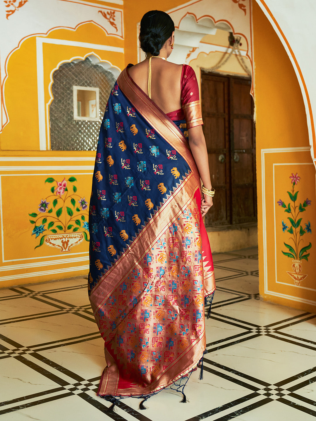 Janasya Navy Blue Cotton Silk Woven Ethnic Motifs Patola Saree