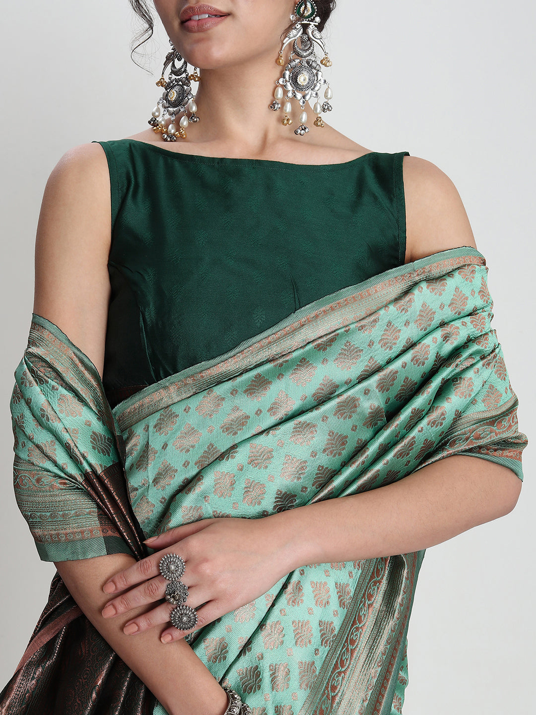 Janasya Light Green Silk Blend Ethnic Motifs Jacquard Saree