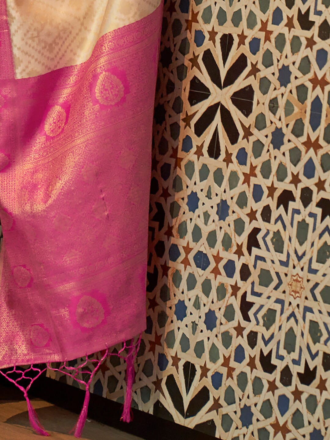 Saree Mall Ethnic Motifs Zari Woven Design Silk Blend Kanjeevaram Saree