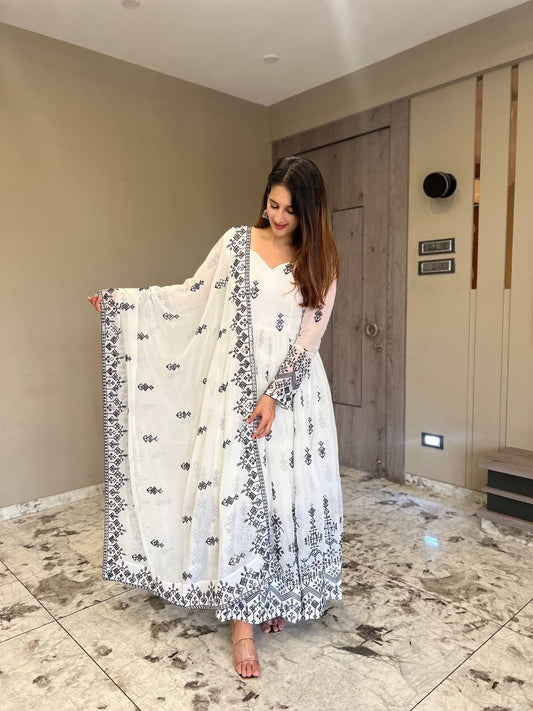 Yash Enterprise Presenting New Signer Anarkali Suit In New Fancy Style