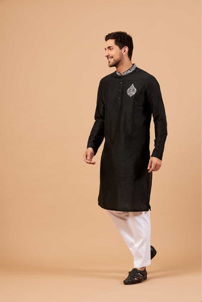 Amyr Traditional Embroidered Kurta by Hilo Design