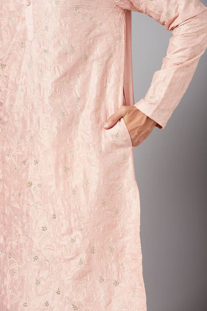 Tiyaan Embroidered Peach Kurta by Hilo Design