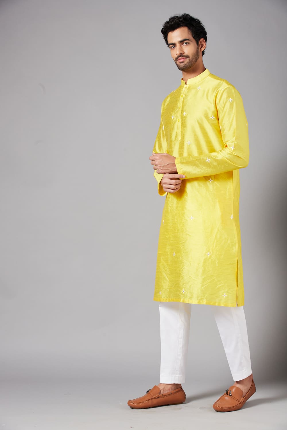 Saanjh Yellow Embroidered Kurta by Hilo Design