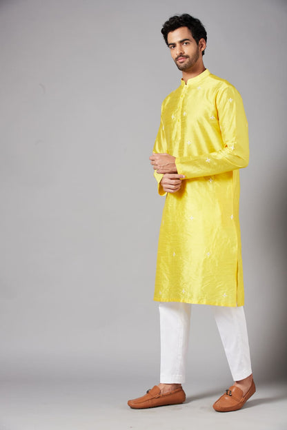 Saanjh Yellow Embroidered Kurta by Hilo Design