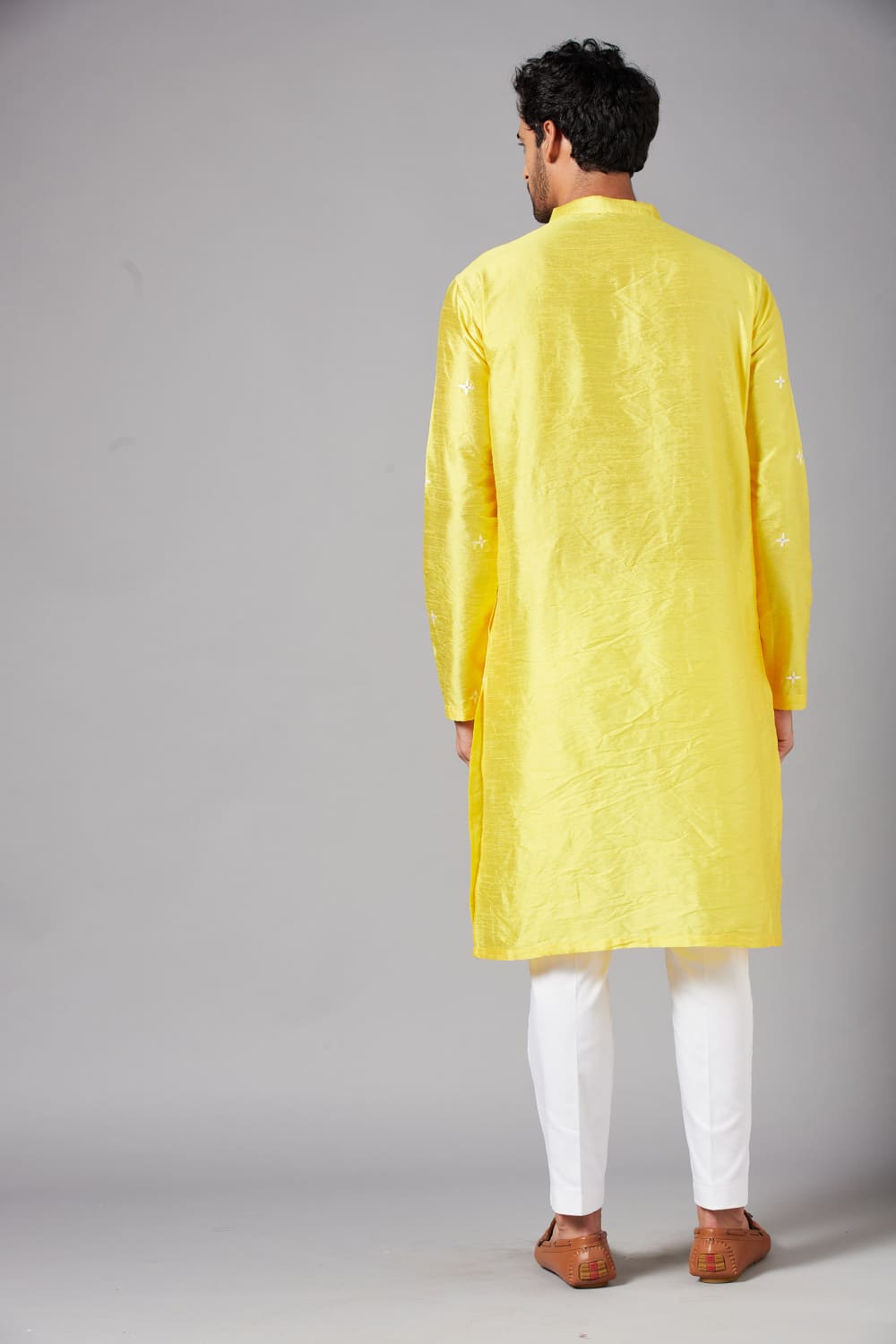 Saanjh Yellow Embroidered Kurta by Hilo Design