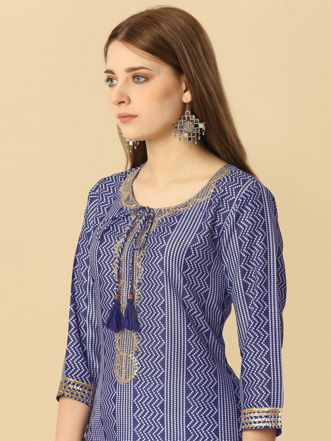HERE&NOW Blue & White Tie-Up Neck Bandhani Printed Sequined Straight Kurta