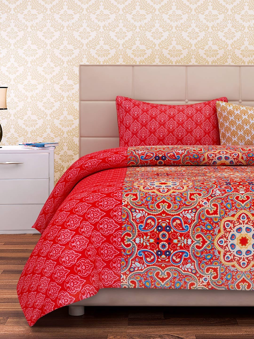 SEJ by Nisha Gupta Red Printed 180 TC Cotton Double Bedsheet with 2 Pillow Covers