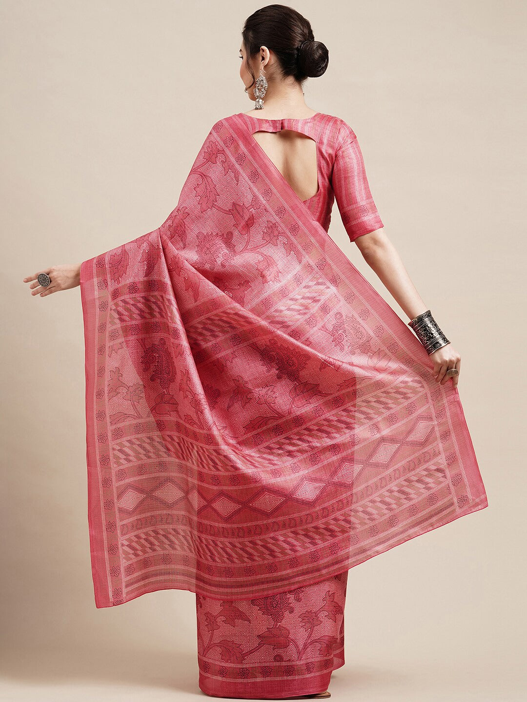 Saree Mall Peach-Coloured & White Floral Art Silk Sarees