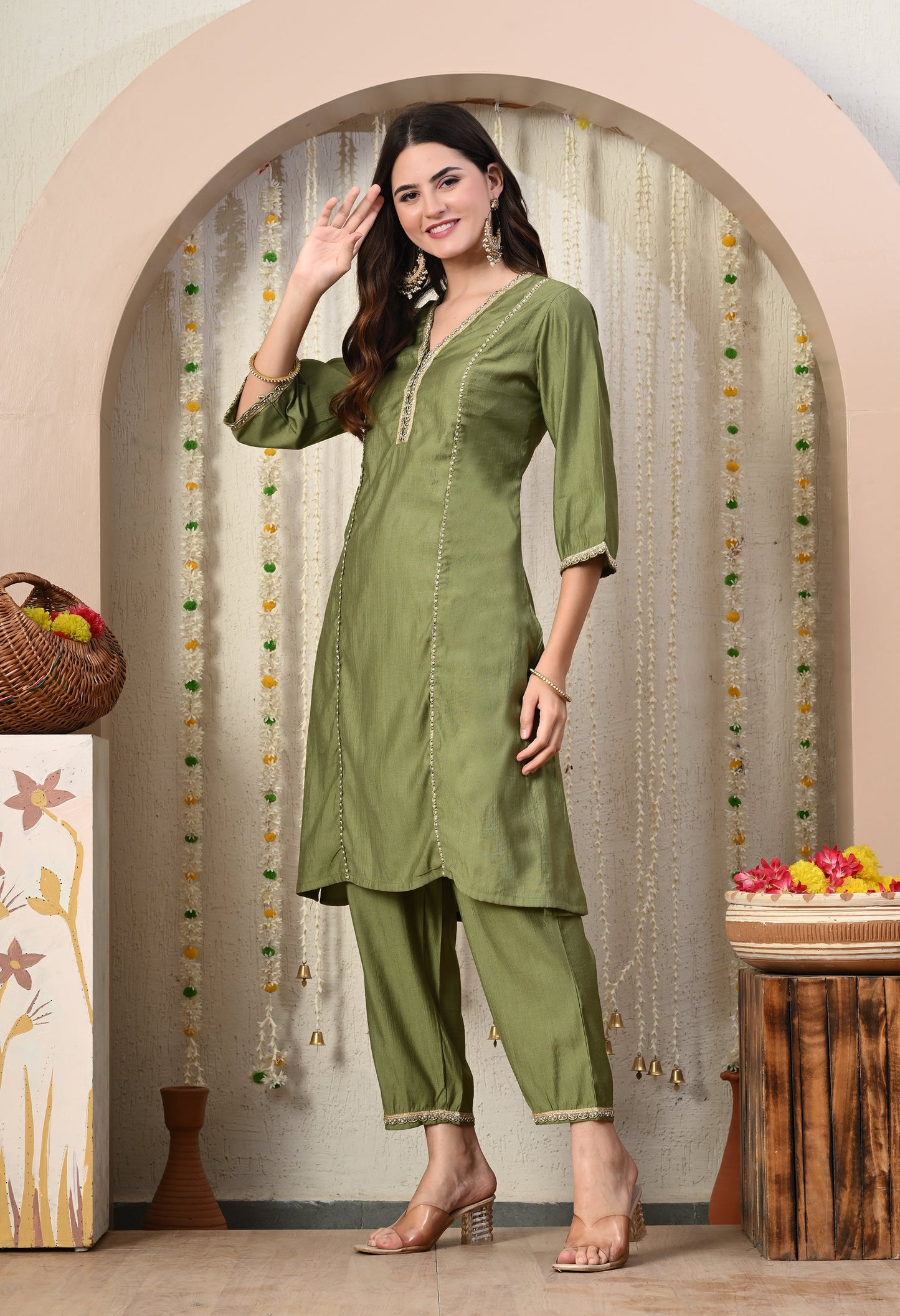 Myshka Green Silk Blend Straight Round Neck Three-Quarter Sleeves Kurta Trousers Set