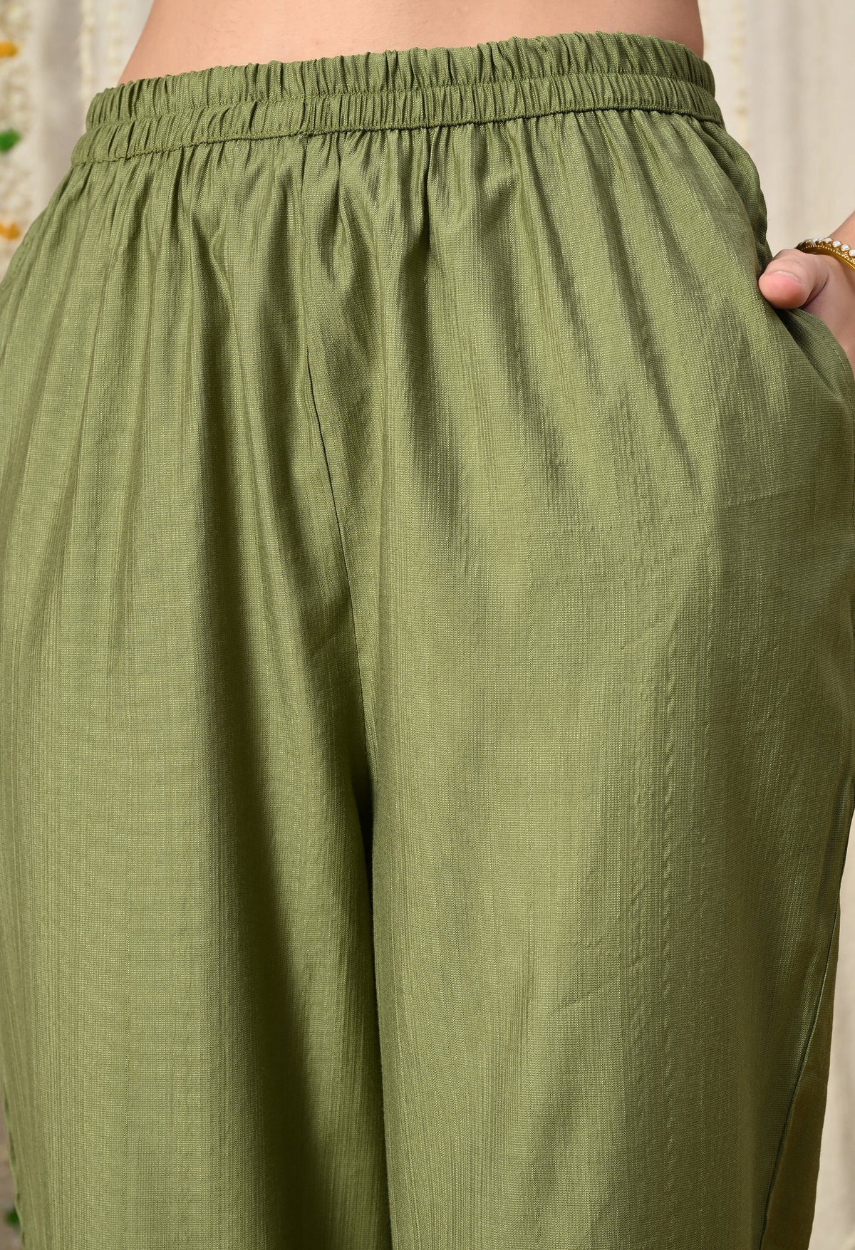 Myshka Green Silk Blend Straight Round Neck Three-Quarter Sleeves Kurta Trousers Set