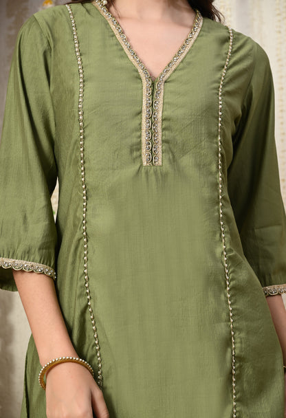Myshka Green Silk Blend Straight Round Neck Three-Quarter Sleeves Kurta Trousers Set
