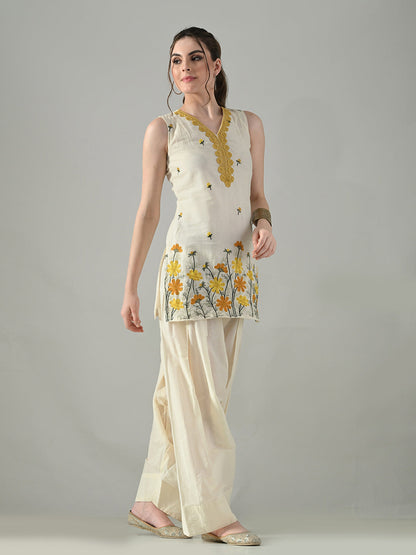 Myshka Women Off White Embroidered Short Kurta With Farsi Salwar