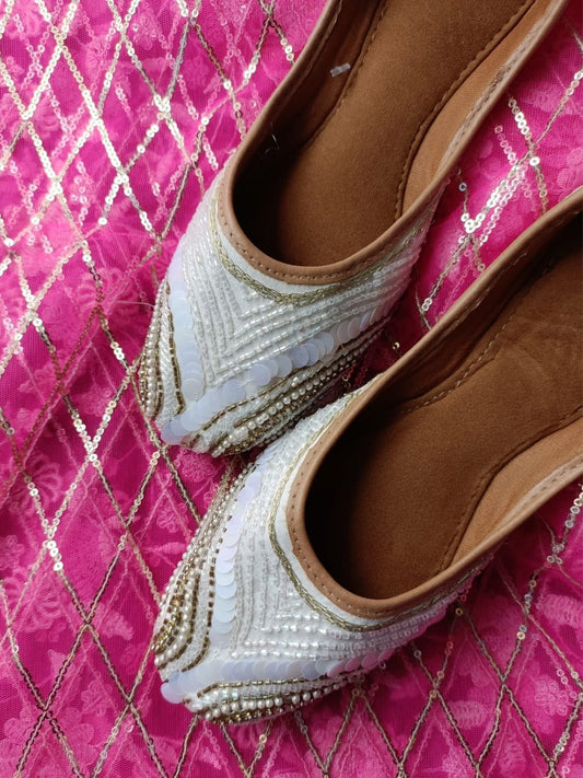 Desi Colour Women Indian Ethnic Footwear-White V Pearl