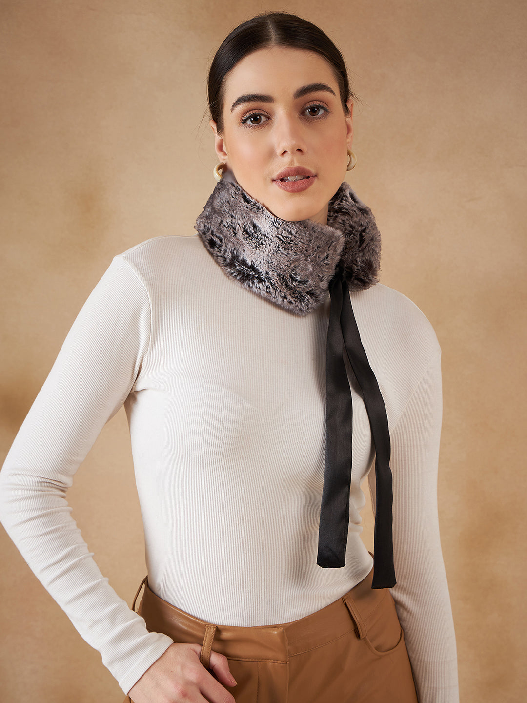 InWeave Women's Dark Grey Duble Shade Fur Neckpiece