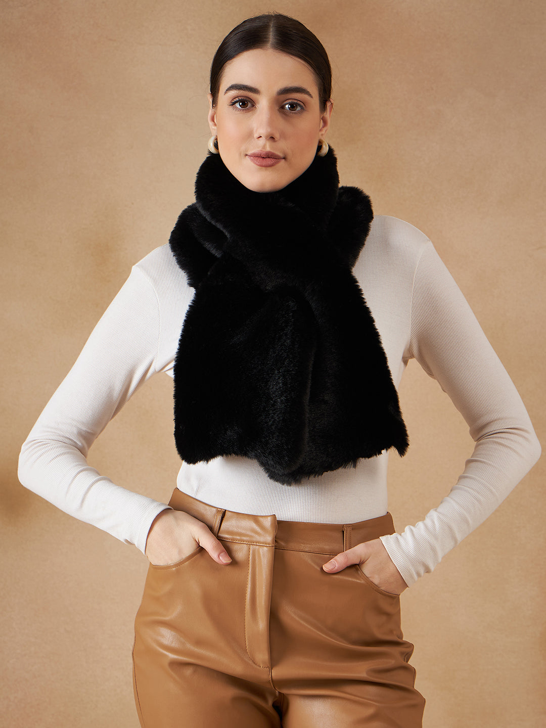 InWeave Women's Black Faux Fur Neck Warmer
