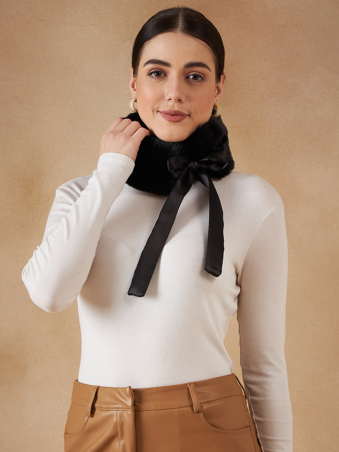 InWeave Women's Black Fur Neckpiece