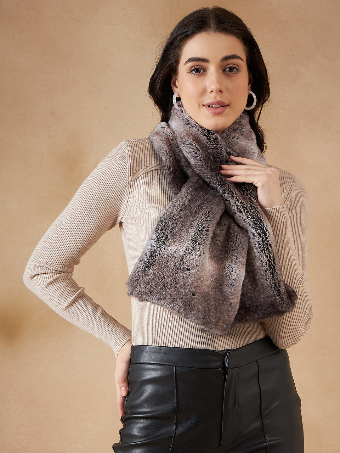 InWeave Women's Dark Grey Double Shade Faux Fur Neck Warmer
