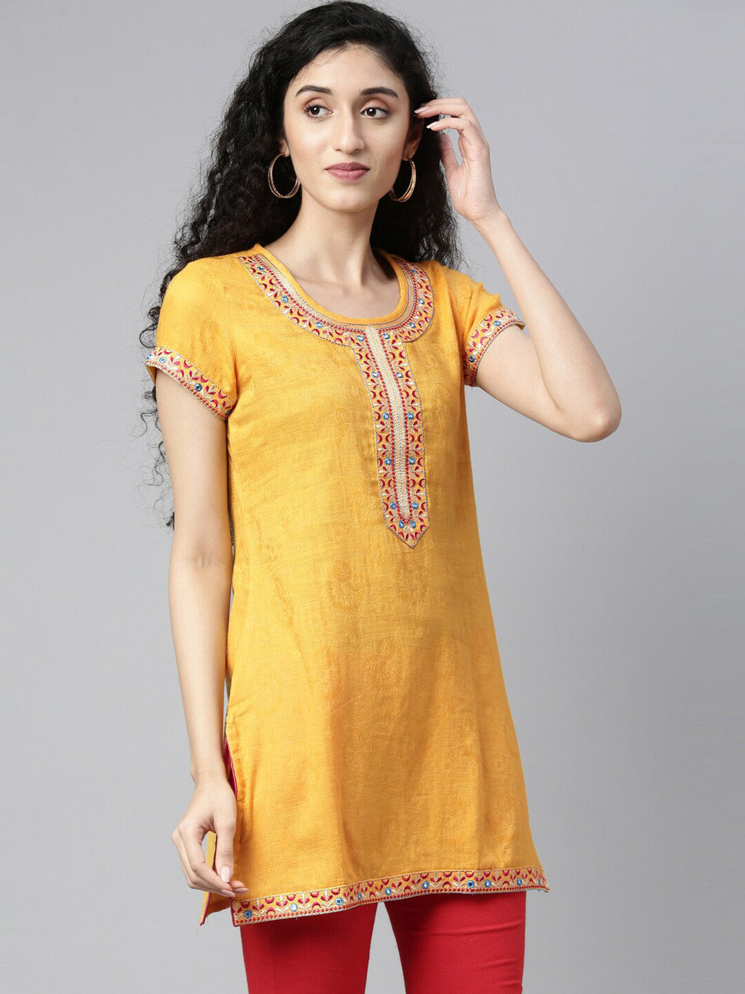 Souchii Women Yellow Embroidered Thread Work Kaftan Kurta