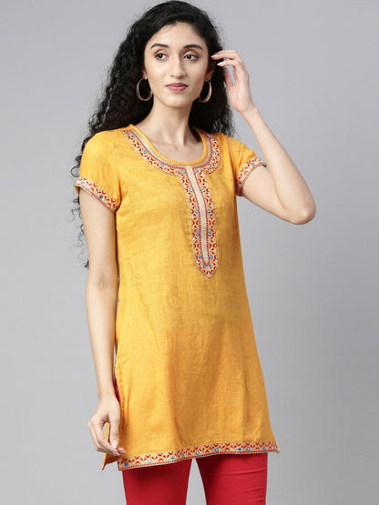 Souchii Women Yellow Embroidered Thread Work Kaftan Kurta