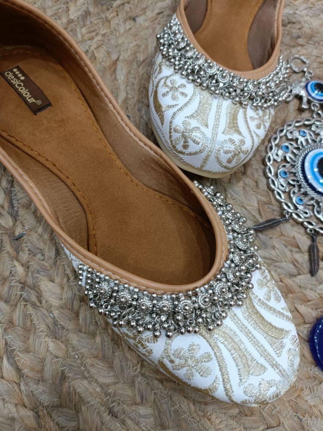 Desi Colour Women Indian Ethnic Footwear-Off White-Gungroo