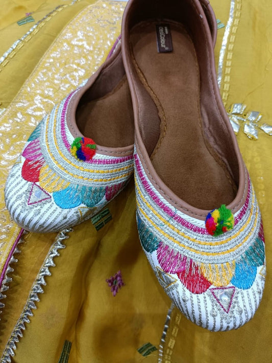 Desi Colour Women Indian Ethnic Footwear-Multi Flower