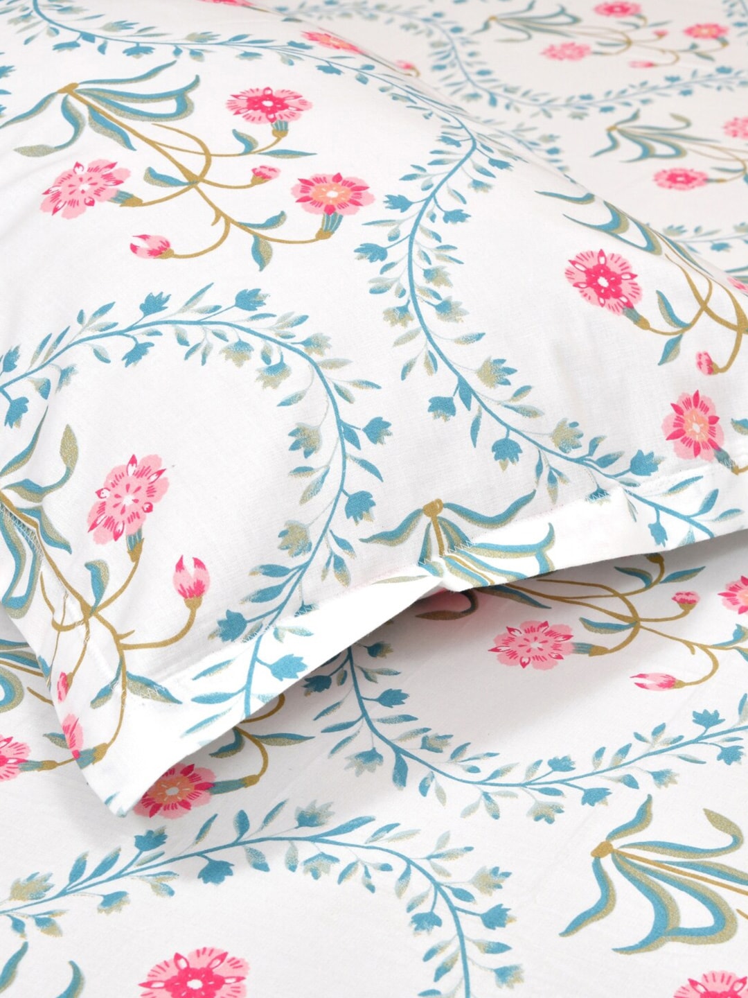 haus & kinder Blossoms Pink & White 186 TC Cotton Queen Bedsheet With 2 Pillow Covers