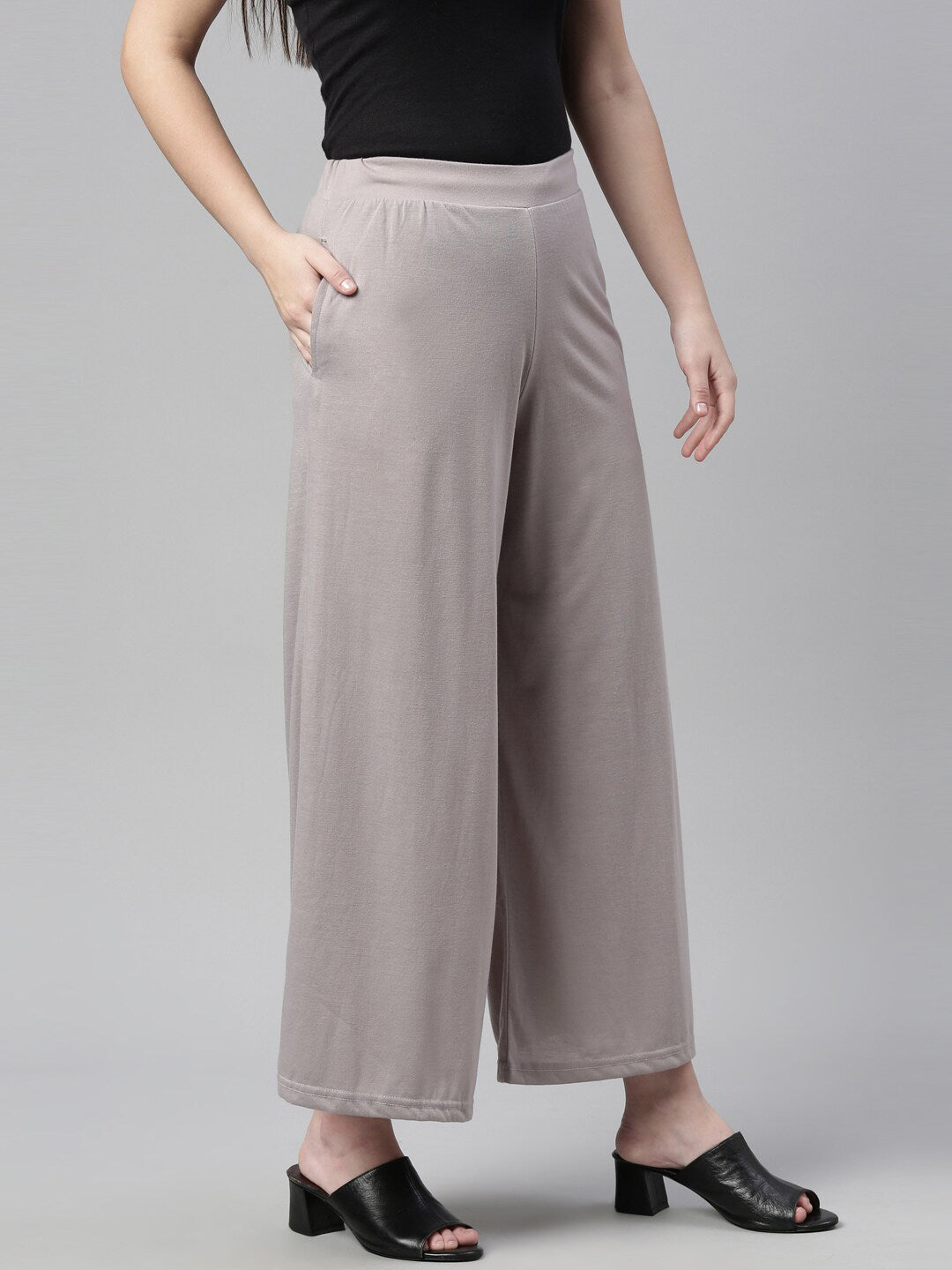 Souchii Women Grey Knitted Palazzos