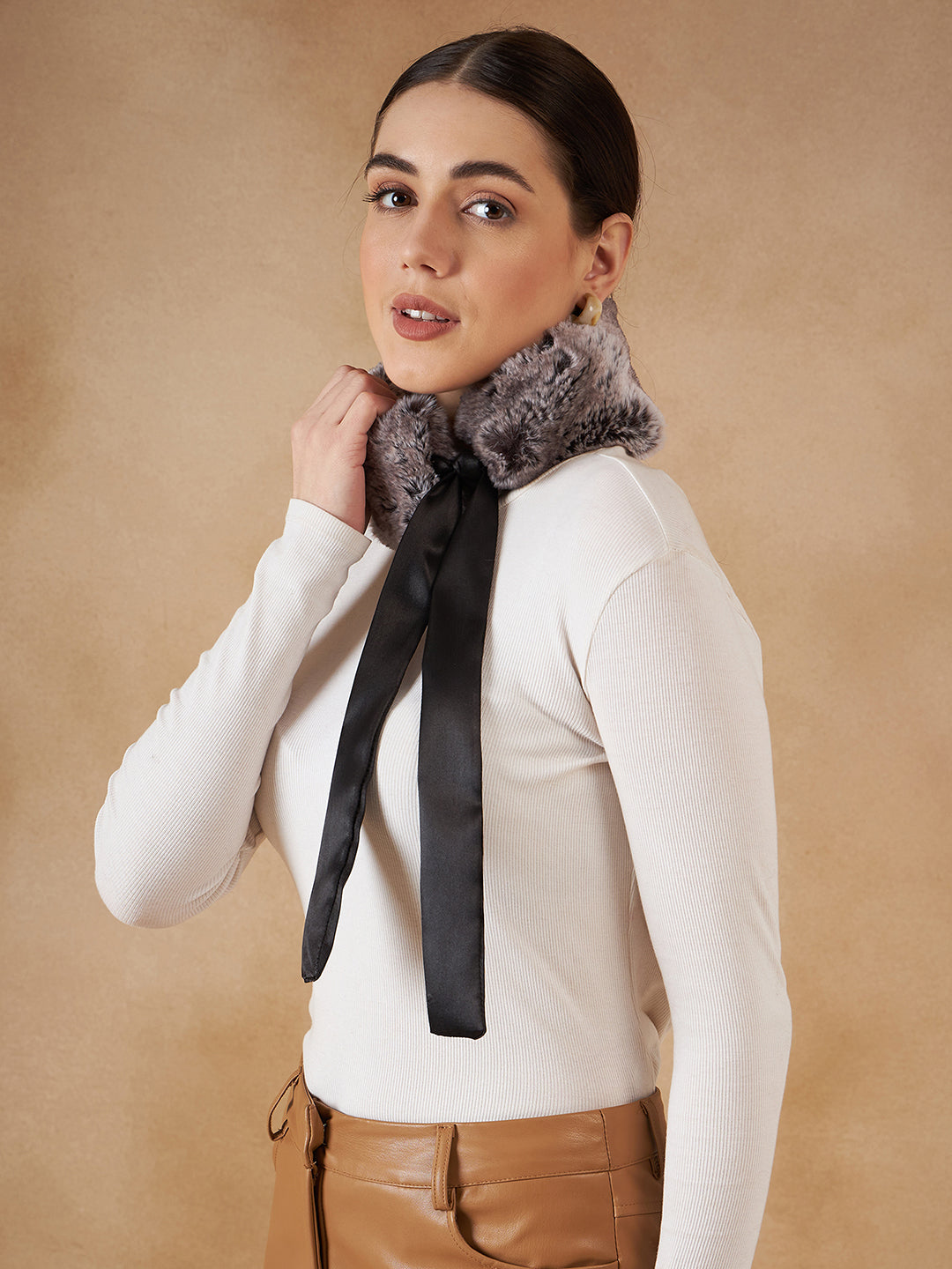 InWeave Women's Dark Grey Duble Shade Fur Neckpiece