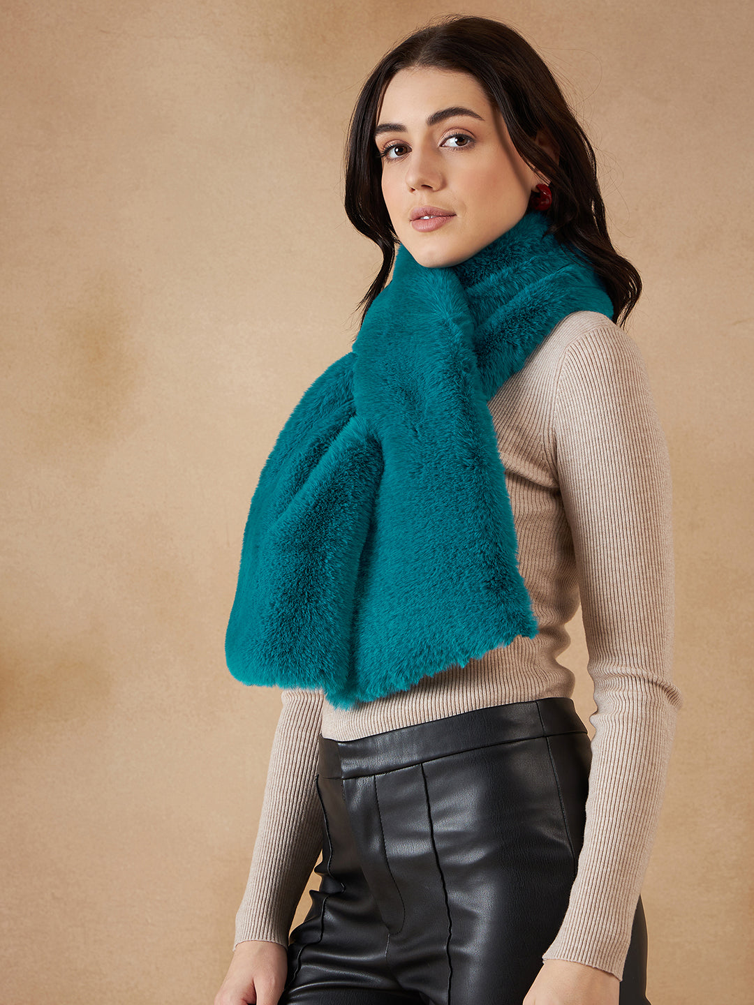 InWeave Women's Cyan Blue Faux Fur Neck Warmer