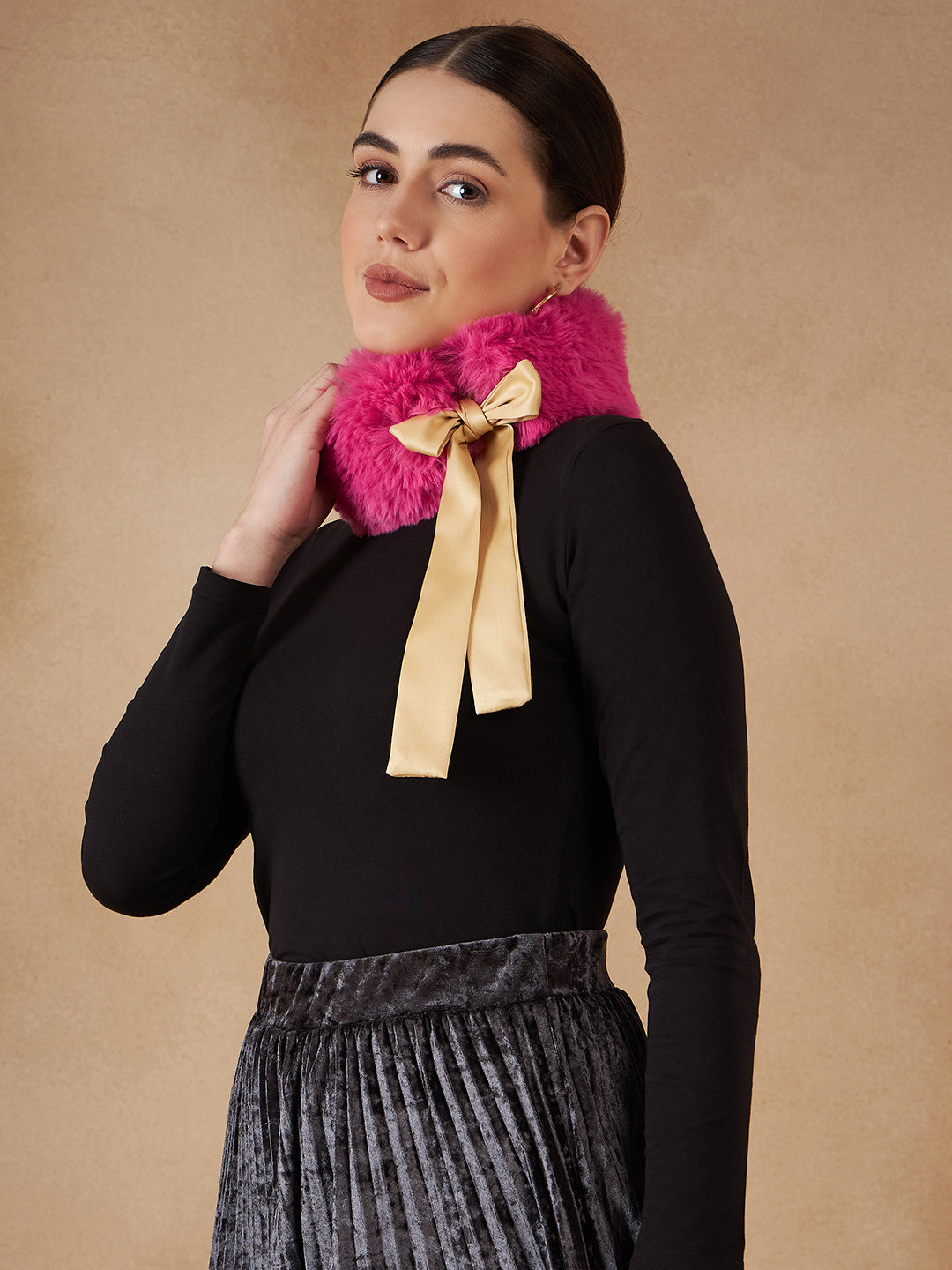 InWeave Women's Light Pink Fur Neckpiece