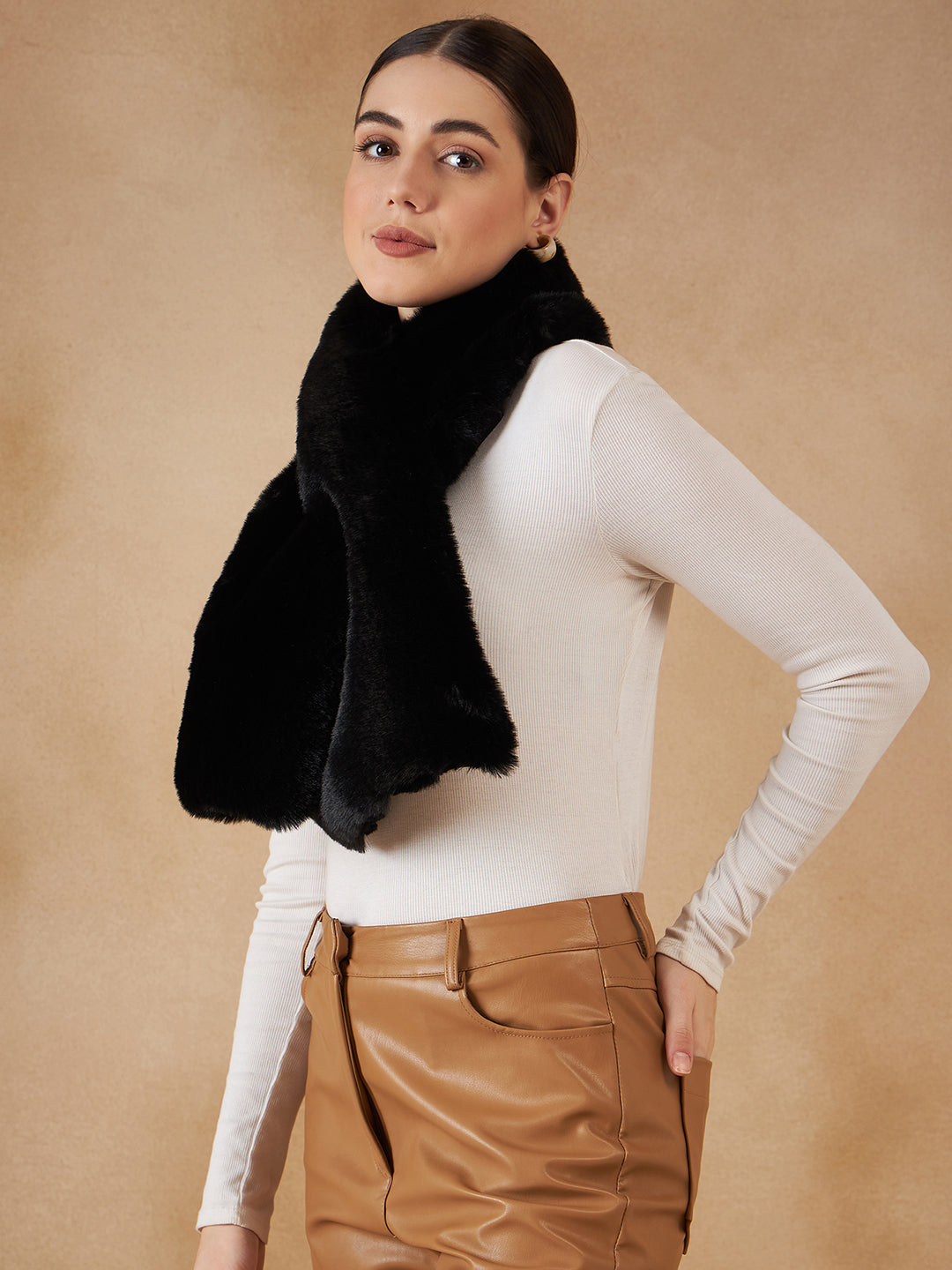 InWeave Women's Black Faux Fur Neck Warmer