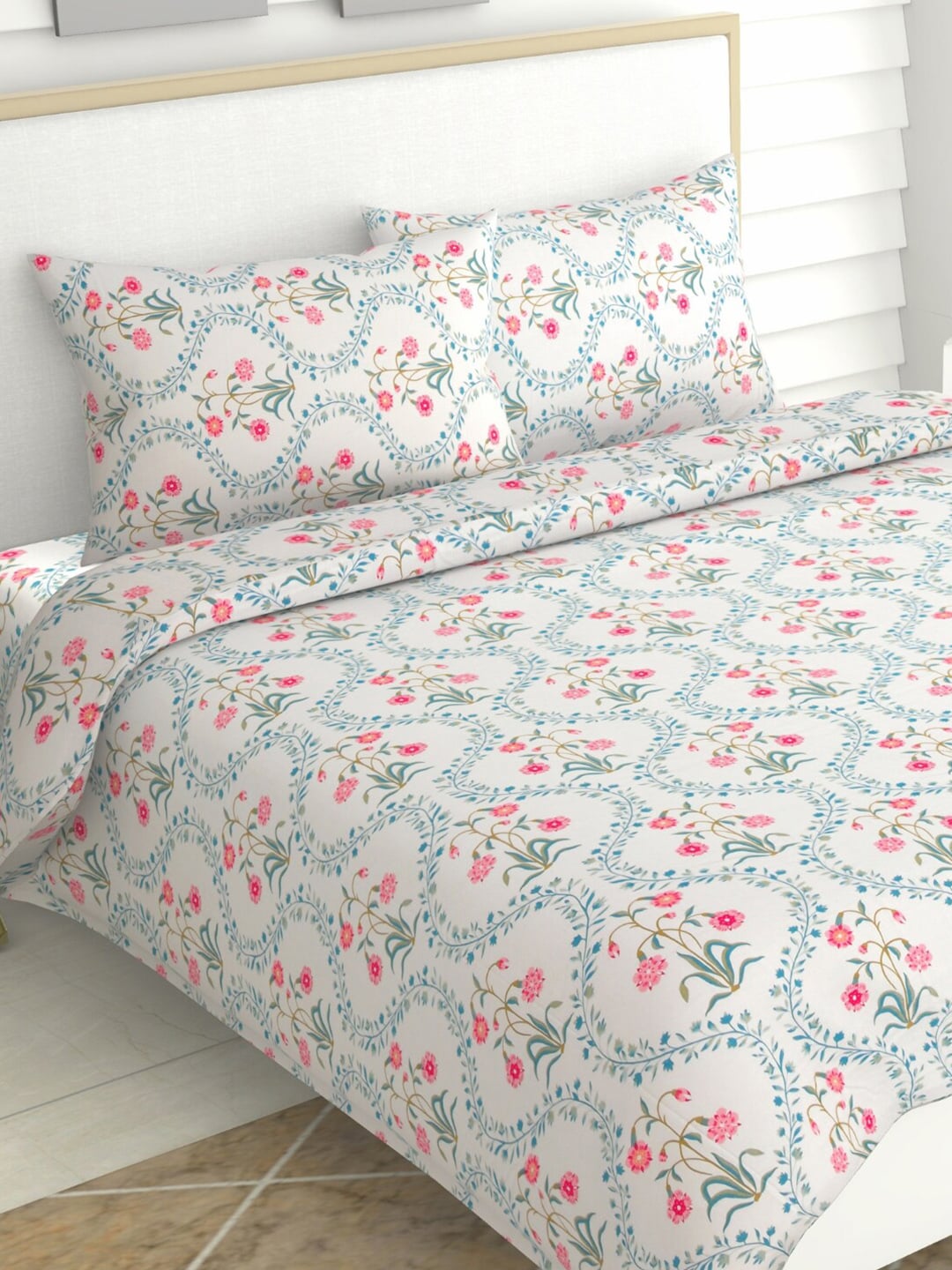 haus & kinder Blossoms Pink & White 186 TC Cotton Queen Bedsheet With 2 Pillow Covers