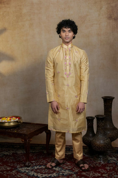 Semi Pattu Gold Padmajaal Kurta Set By Hilo Design