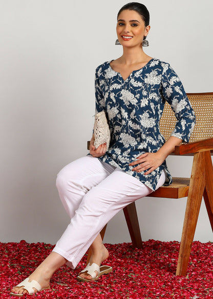 Aavyora Women's Navy Blue & White Floral Printed Tunic