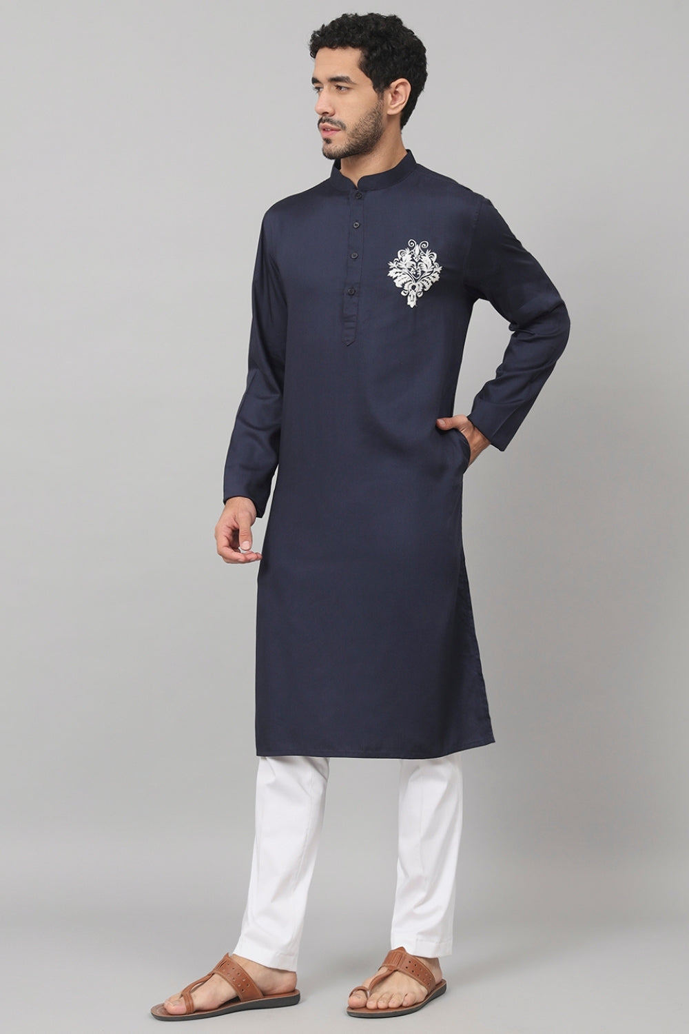 Classic Cotton Kurta With Single Motif Embroidery by Hilo Design