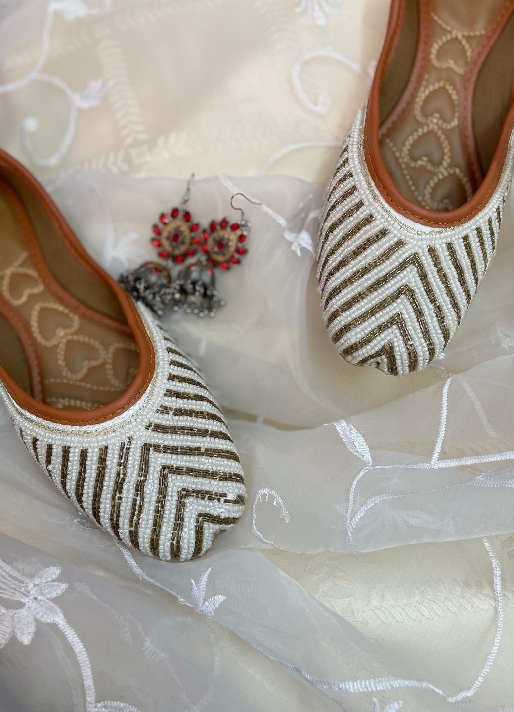 Desi Colour Women Indian Ethnic Footwear-Sleek Pearl-Off white