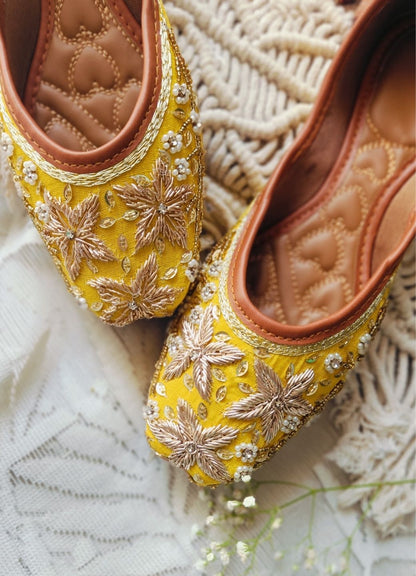 Desi Colour Women Indian Ethnic Footwear-Yellow Dabka
