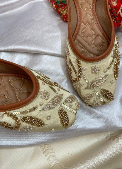 Desi Colour Women Indian Ethnic Footwear-Gold Dabka-2