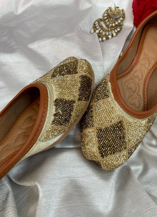 Desi Colour Women Indian Ethnic Footwear-Rhombus-Copper
