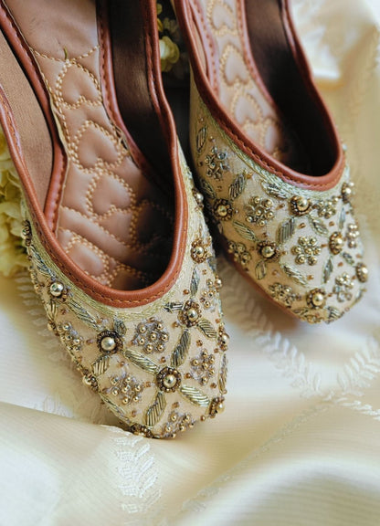 Desi Colour Women Indian Ethnic Footwear-Gold Dabka work