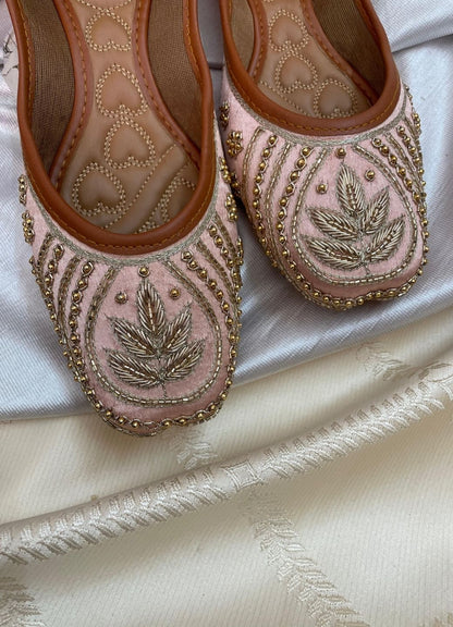 Desi Colour Women Indian Ethnic Footwear-Peach Dabka