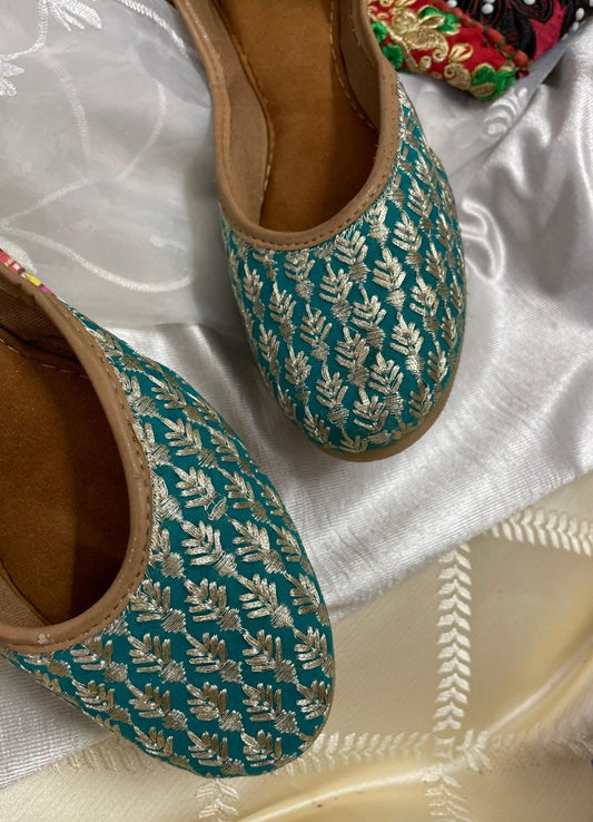 Desi Colour Women Indian Ethnic Footwear-Green Thread
