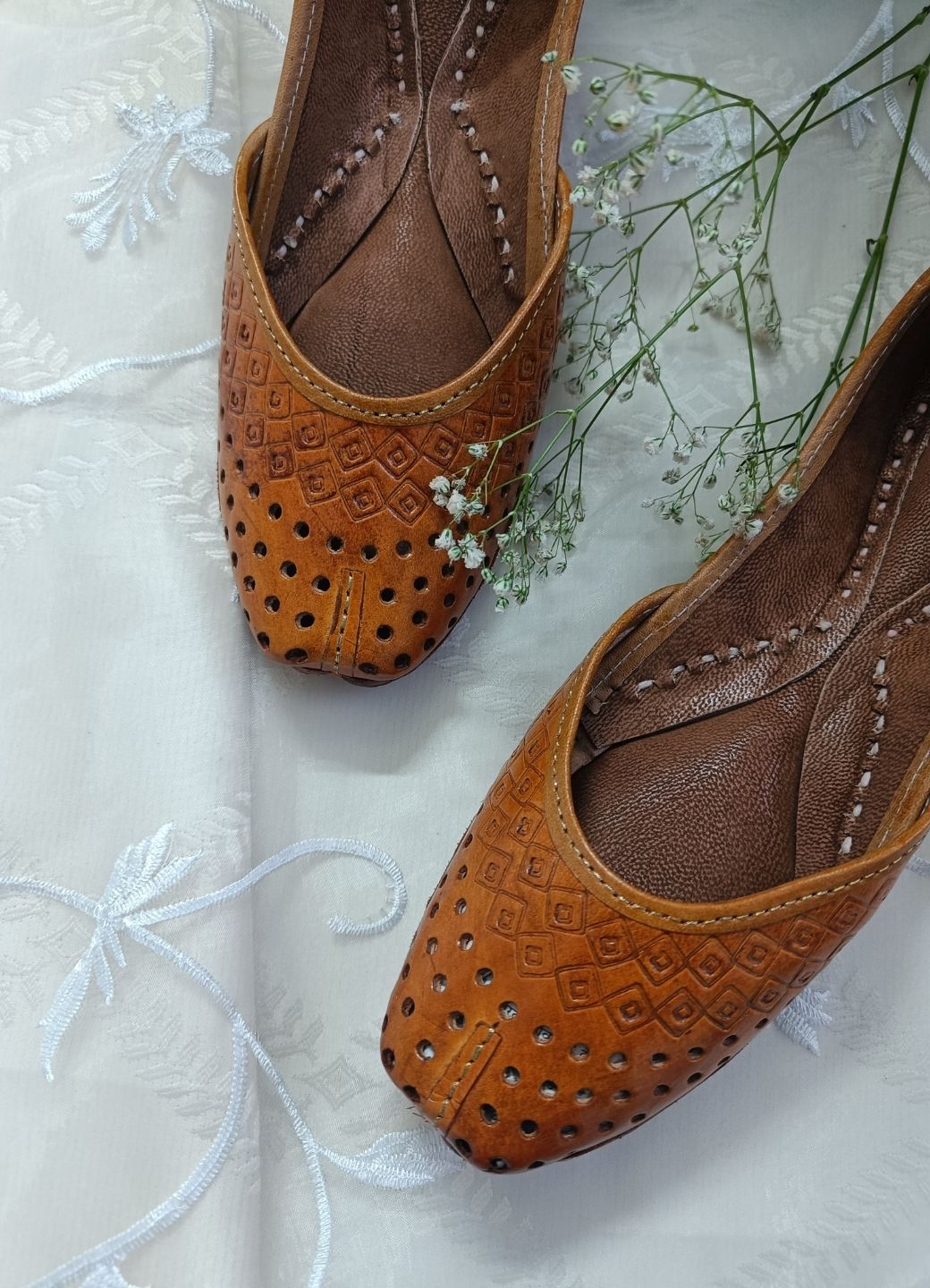Desi Colour Women Indian Ethnic Footwear-Tan Leather Laser Cut