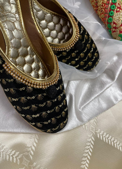 Desi Colour Women Indian Ethnic Footwear-Black Star