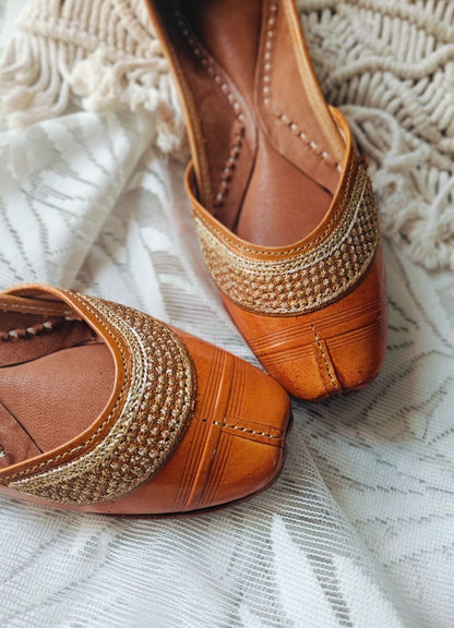 Desi Colour Women Indian Ethnic Footwear-Tan Leather Emb