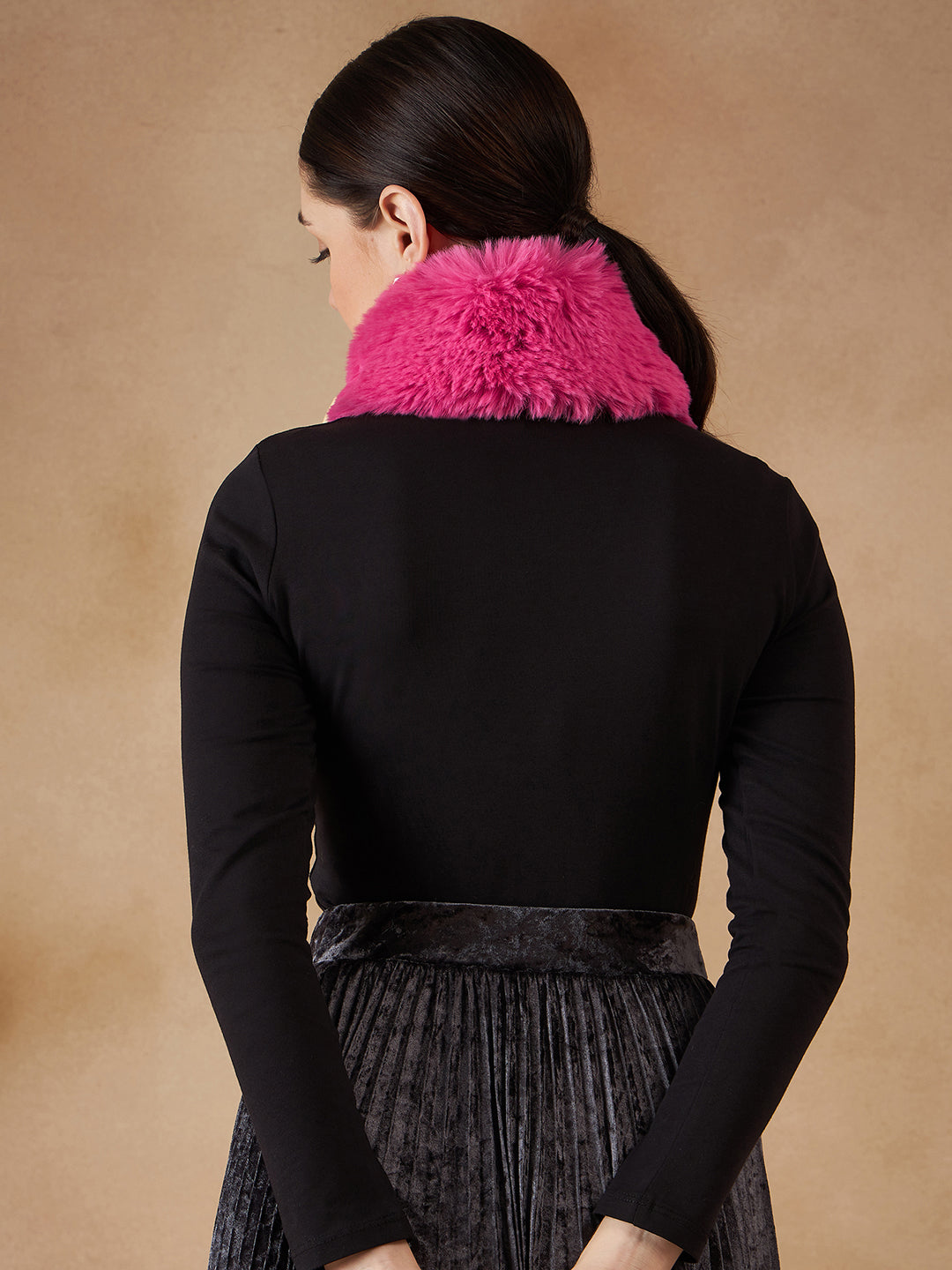 InWeave Women's Light Pink Fur Neckpiece