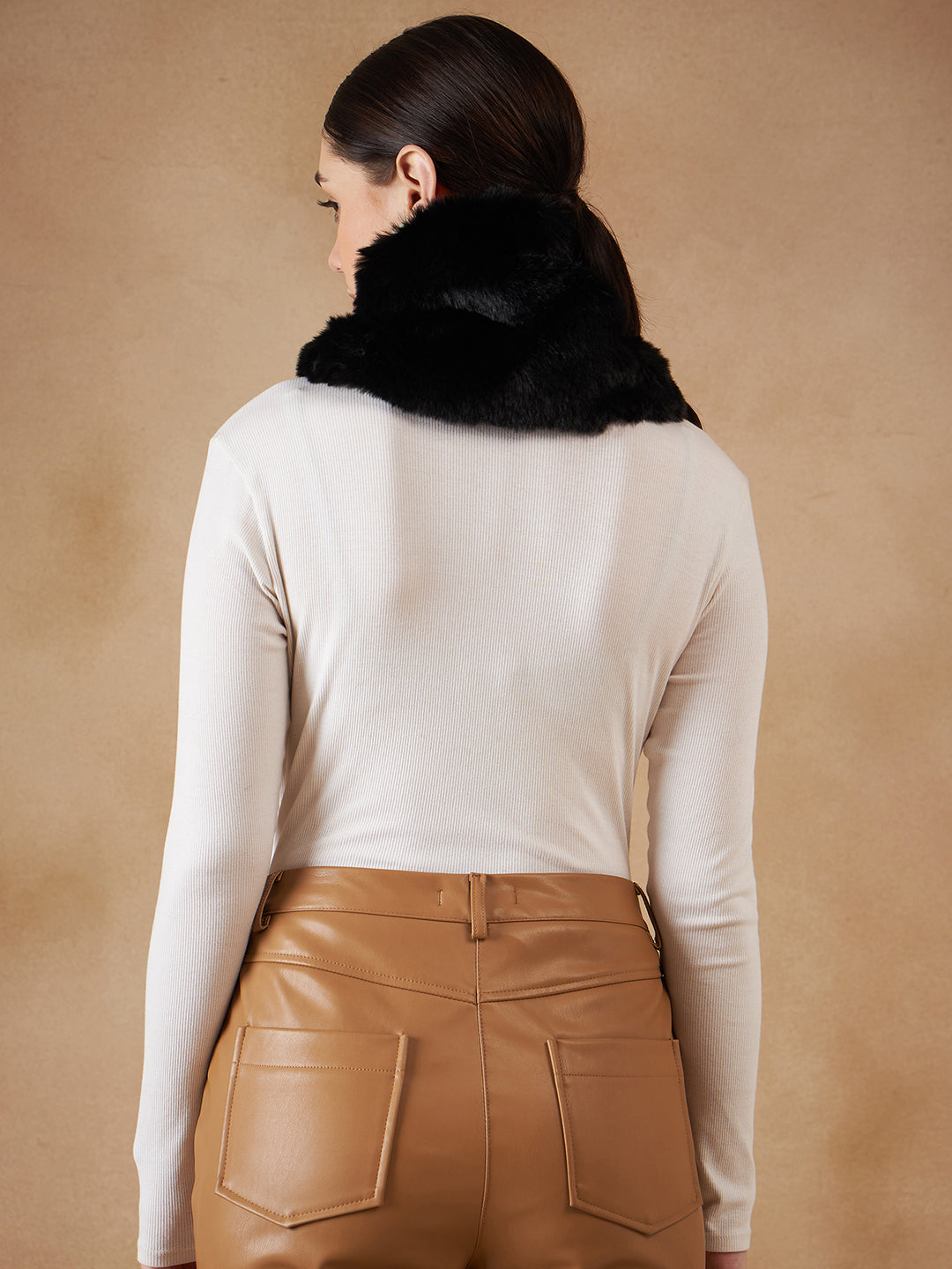 InWeave Women's Black Faux Fur Neck Warmer