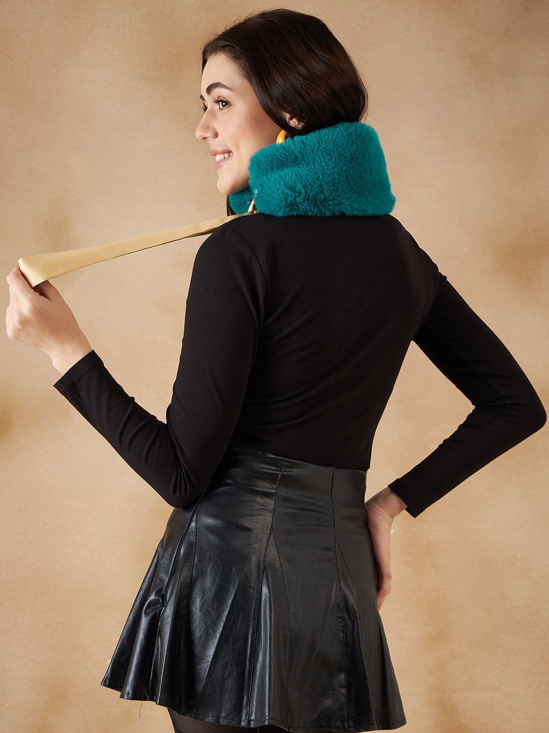 InWeave Women's Cyan Blue Fur Neckpiece